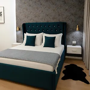 Otel Capital, Tiran